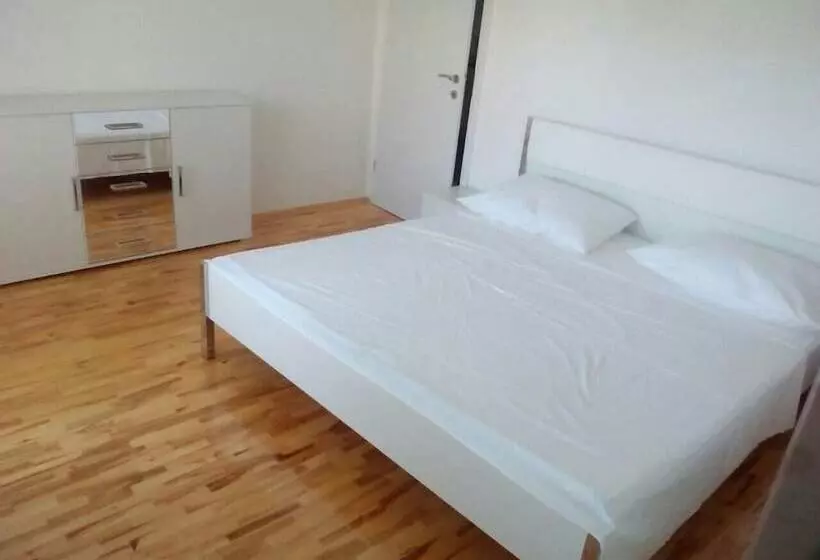 Apartment Gomilica