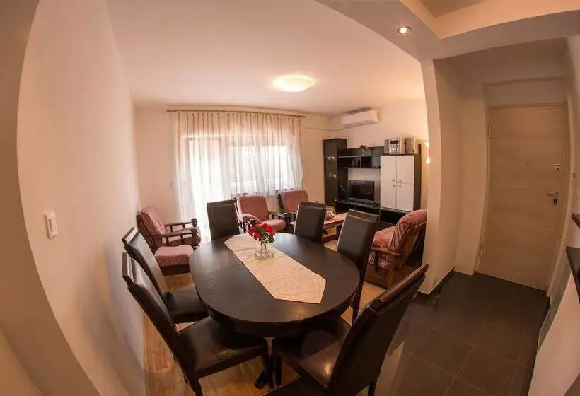 Apartment Gomilica