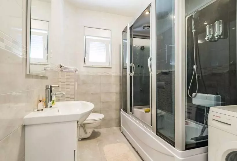 Apartment Gomilica