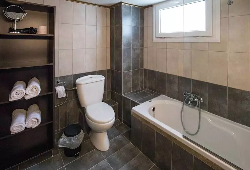 Gold Residences   Free Parking