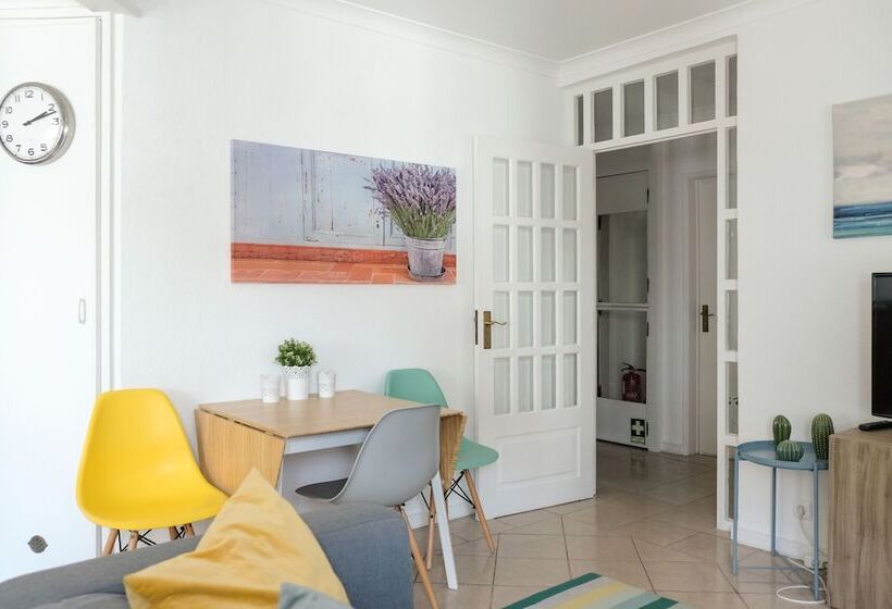 06 Olive Grove Apartment