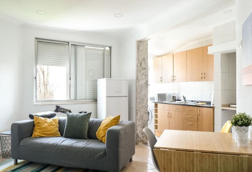 06 Olive Grove Apartment