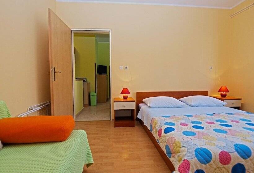 Apartments Nevina 1230