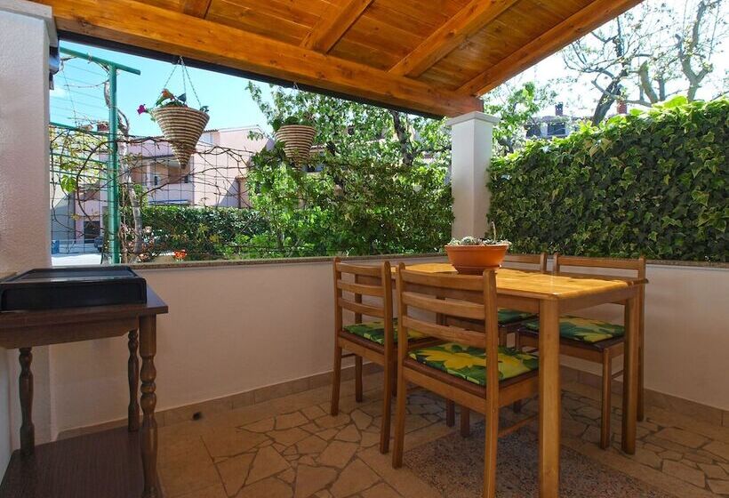 Apartments Nevina 1230