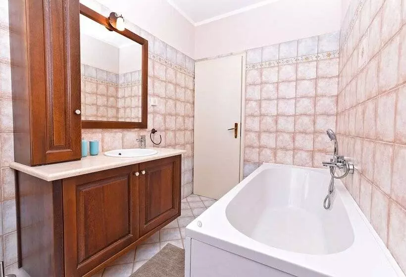 Apartment Modrusani 1561