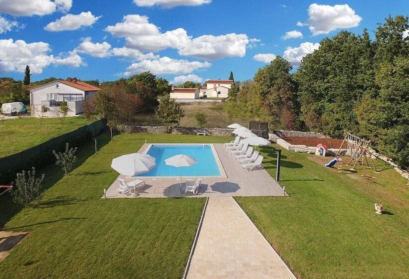 Apartment Modrusani 1561