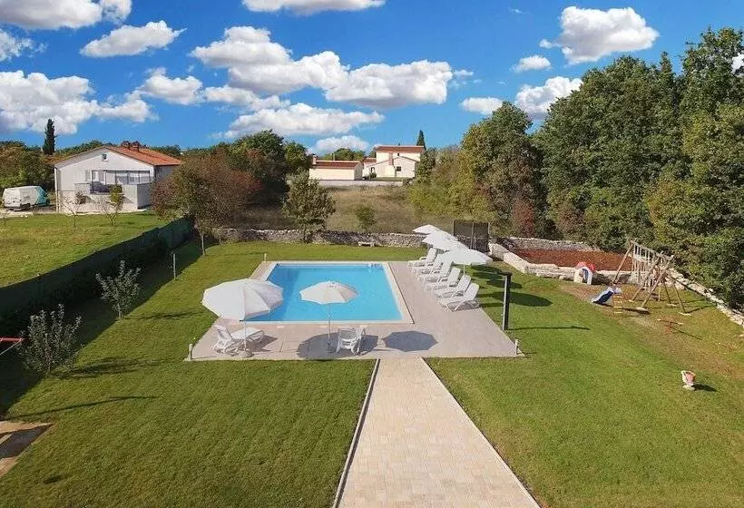 Apartment Modrusani 1561