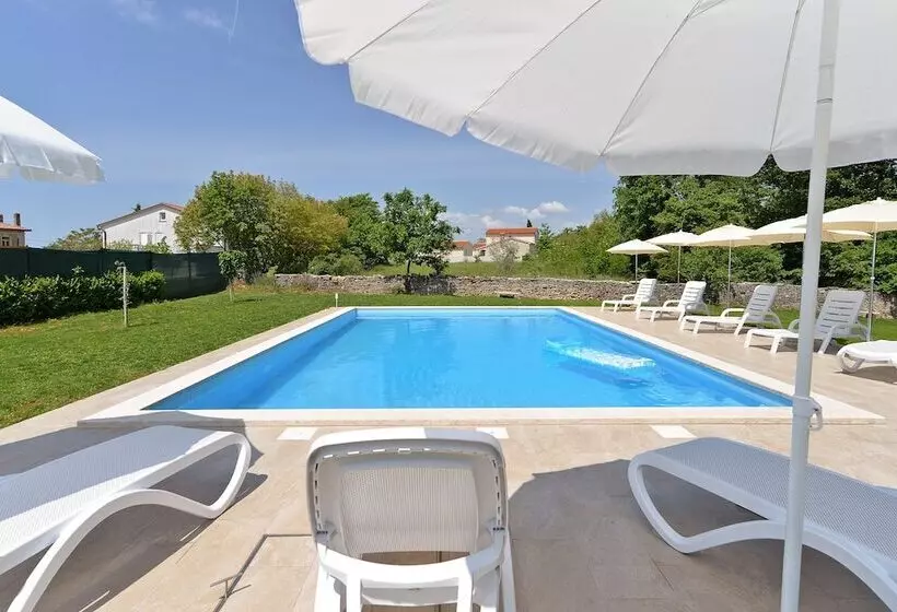 Apartment Modrusani 1561