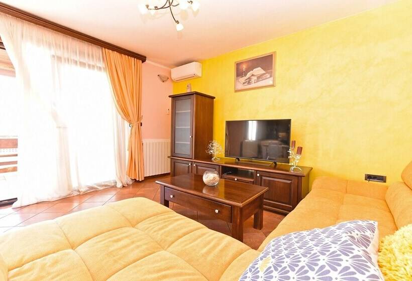 Apartment Modrusani 1561