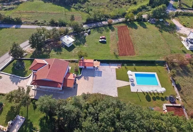 Apartment Modrusani 1561