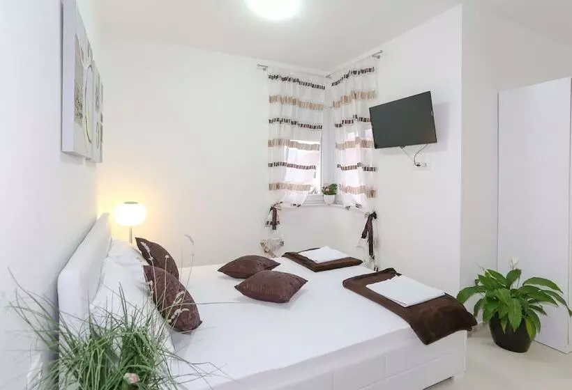 Apartment In Tribunj With Air Conditioning, Wifi 4953 1