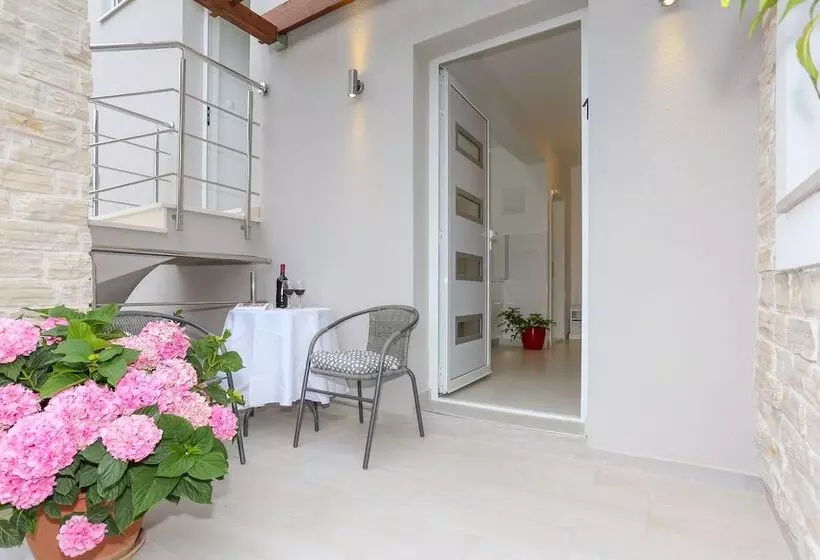 Apartment In Tribunj With Air Conditioning, Wifi 4953 1