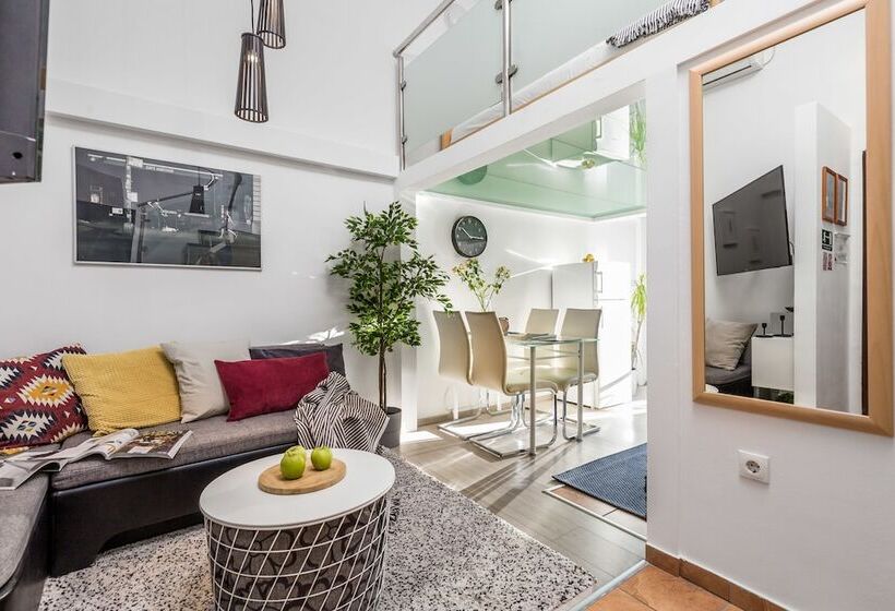 Apartments Molo Longo