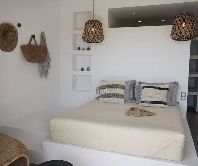 Hidden Hill Naxos Villas