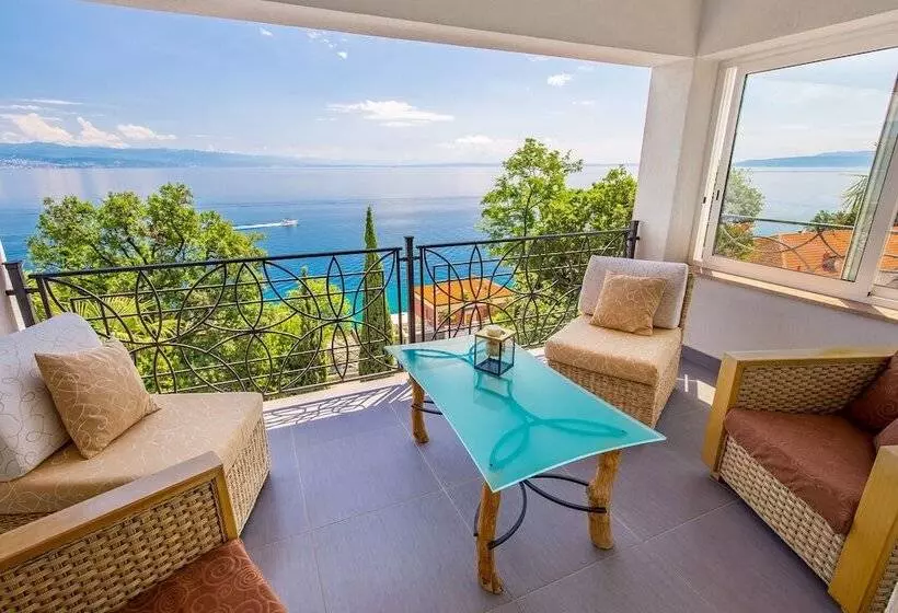 Luxury Penthouse Prestige Near The Sea