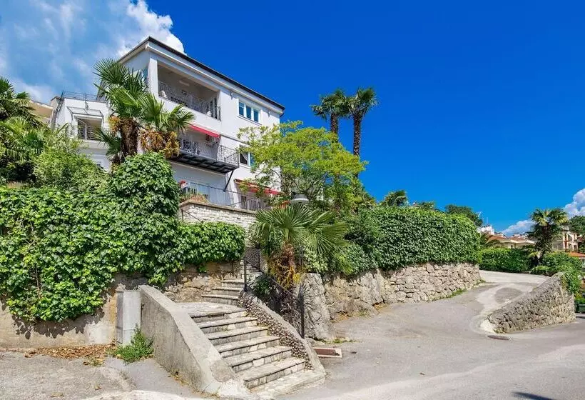 Luxury Penthouse Prestige Near The Sea