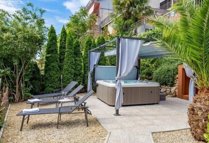 Luxury Penthouse Prestige Near The Sea