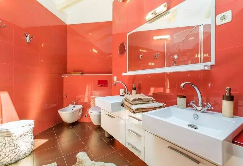 Luxury Penthouse Prestige Near The Sea