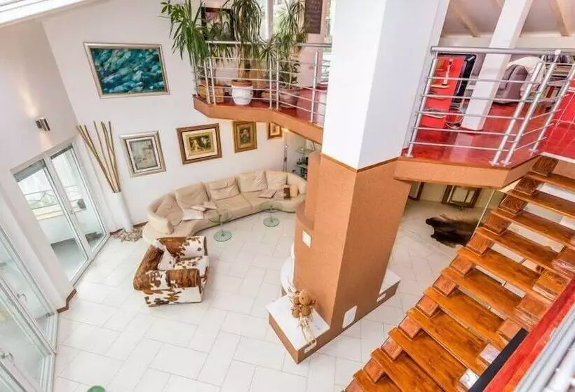 Luxury Penthouse Prestige Near The Sea