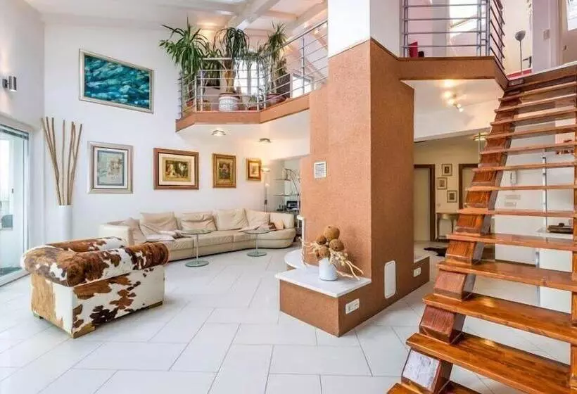 Luxury Penthouse Prestige Near The Sea