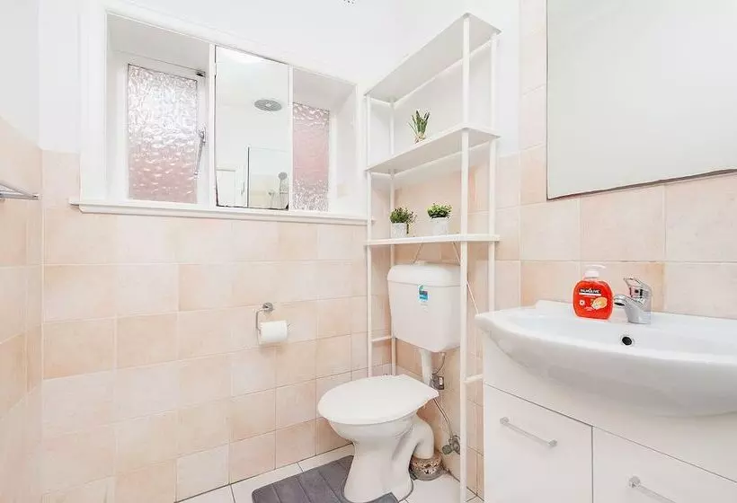 Newly Renovated Apt Close To Cbd Unit 1