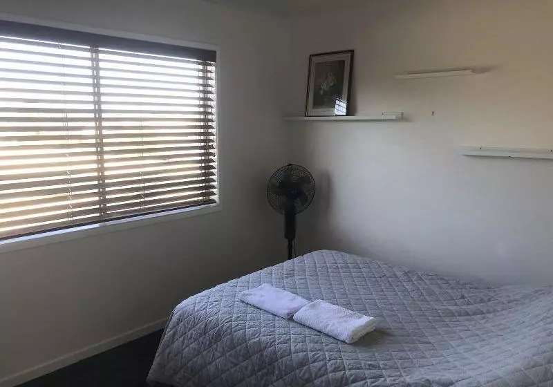 Majatalo Nerang 66 House