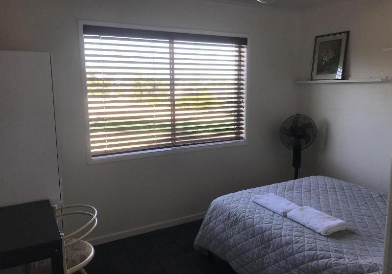 膳宿费 Nerang 66 House