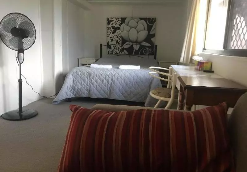 Majatalo Nerang 66 House