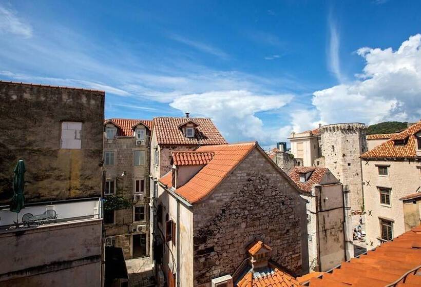 Apartment White Stone   Diocletian Palace