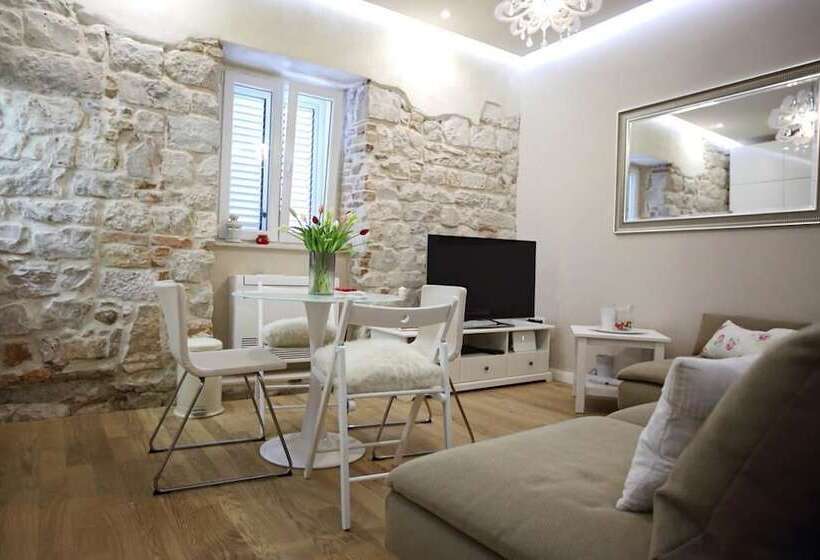 Apartment White Stone   Diocletian Palace