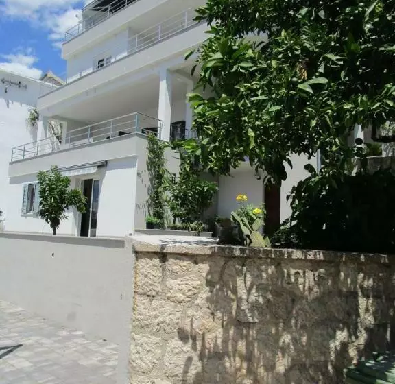 Apartmani Marinović