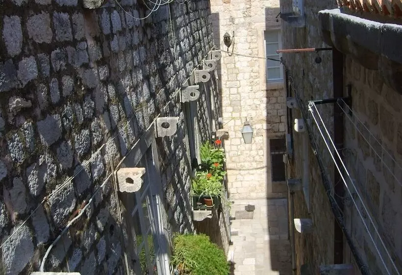 Melek Accommodations