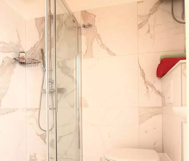 Melek Accommodations