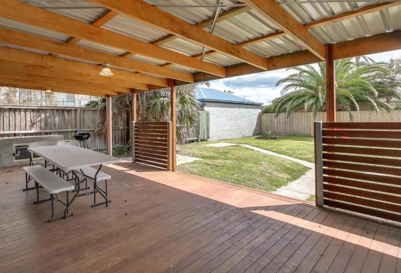 Seashells Lakes Entrance