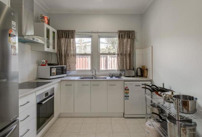 Seashells Lakes Entrance