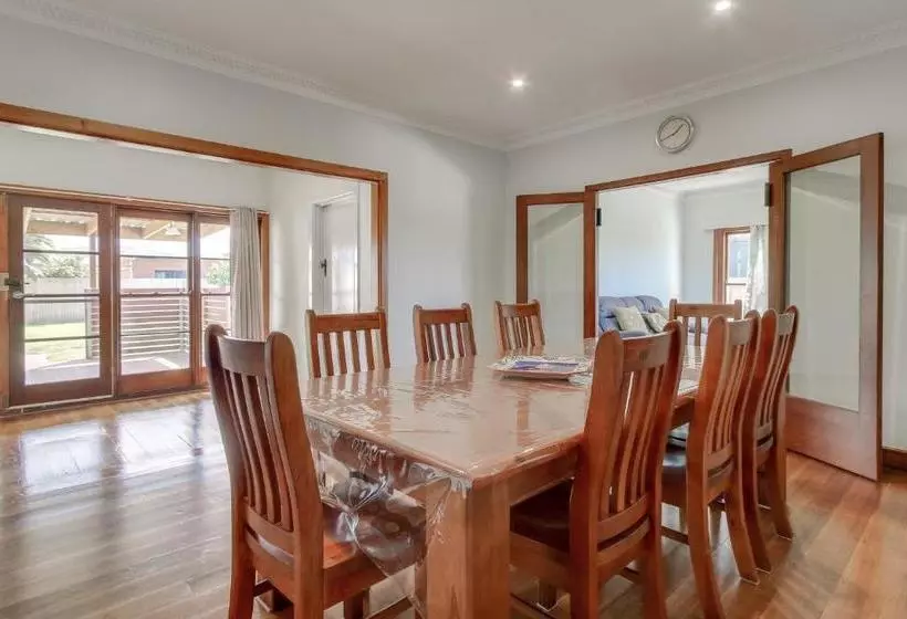 Seashells Lakes Entrance