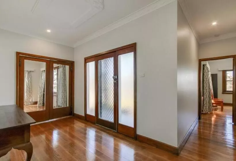 Seashells Lakes Entrance