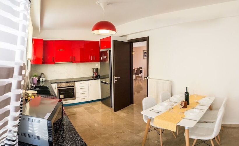 Taurus Deluxe Apartment With Sea View