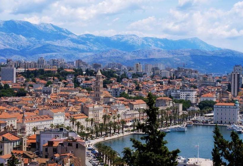 Modern Apartment In The Heart Of Split With Private Garden