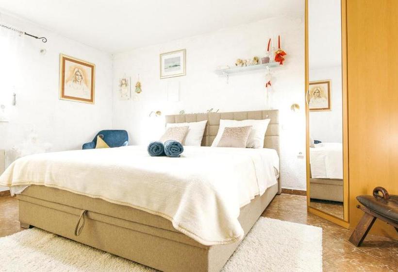 Modern Apartment In The Heart Of Split With Private Garden