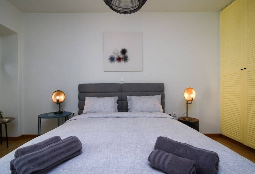 A Diamond Of 140 M2 In Platonas Ancient Athens