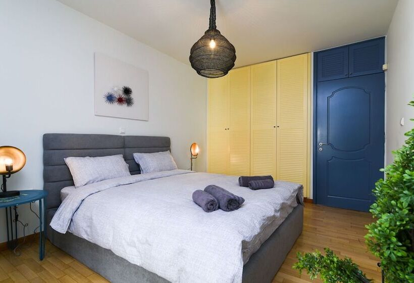 A Diamond Of 140 M2 In Platonas Ancient Athens