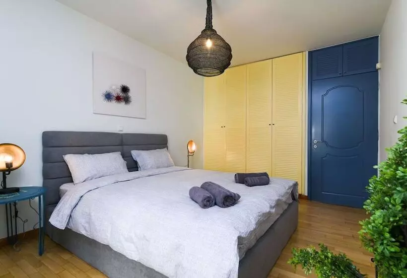 A Diamond Of 140 M2 In Platonas Ancient Athens