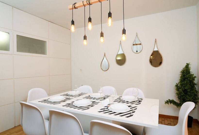 A Diamond Of 140 M2 In Platonas Ancient Athens