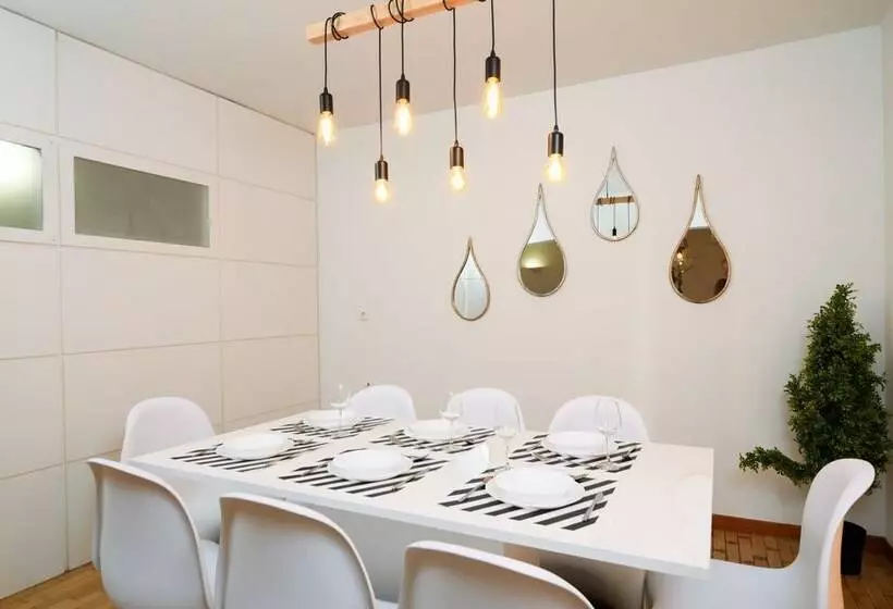 A Diamond Of 140 M2 In Platonas Ancient Athens