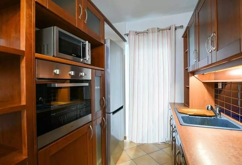 A Diamond Of 140 M2 In Platonas Ancient Athens