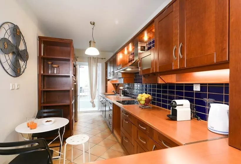 A Diamond Of 140 M2 In Platonas Ancient Athens