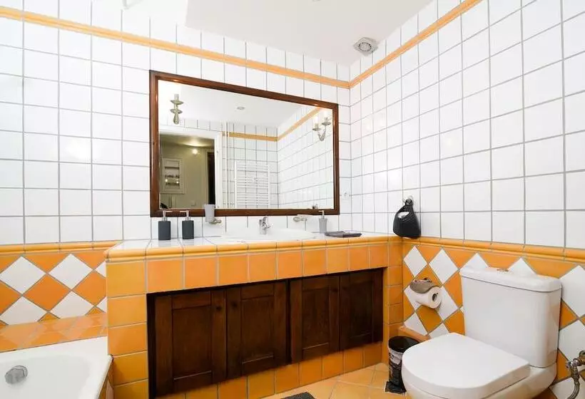 A Diamond Of 140 M2 In Platonas Ancient Athens