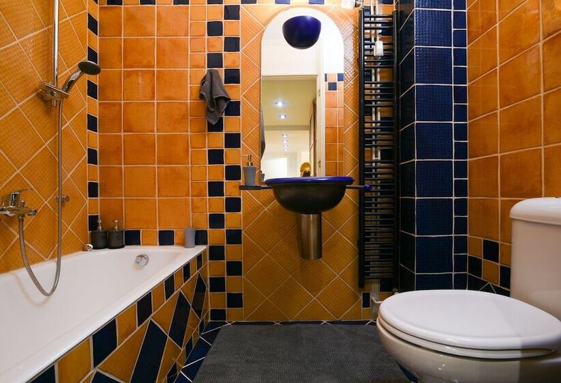 A Diamond Of 140 M2 In Platonas Ancient Athens