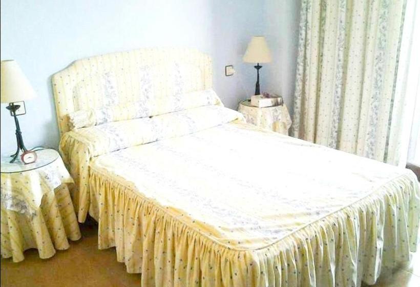 3 Bedrooms House With Furnished Terrace At Creixell 1 Km Away From The Beach